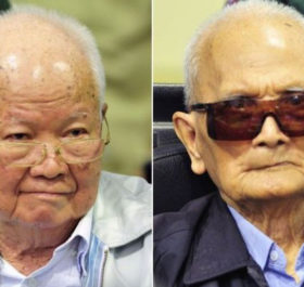 Bị cáo Khieu Samphan (trái) và Nuon Chea. Ảnh: Reuters