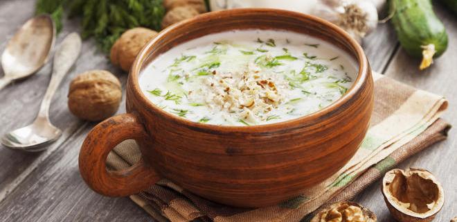 Tarator, món súp lạnh làm từ sữa chua của Bulgaria.