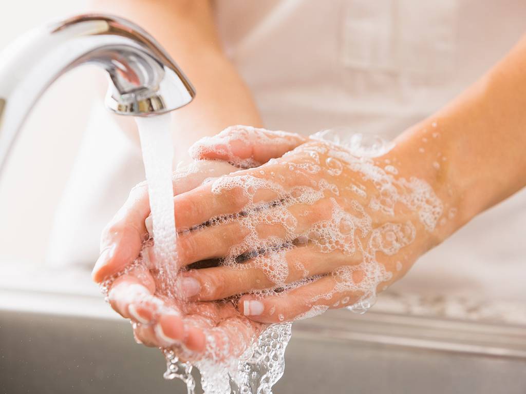 Thường xuyên rửa tay bằng xà phòng diệt khuẩn