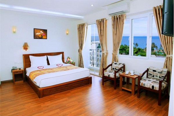 Khách sạn Hoàng Hải (Golden Sea Hotel Nha Trang) – 27A Hùng Vương, Lộc Thọ, Nha Trang.